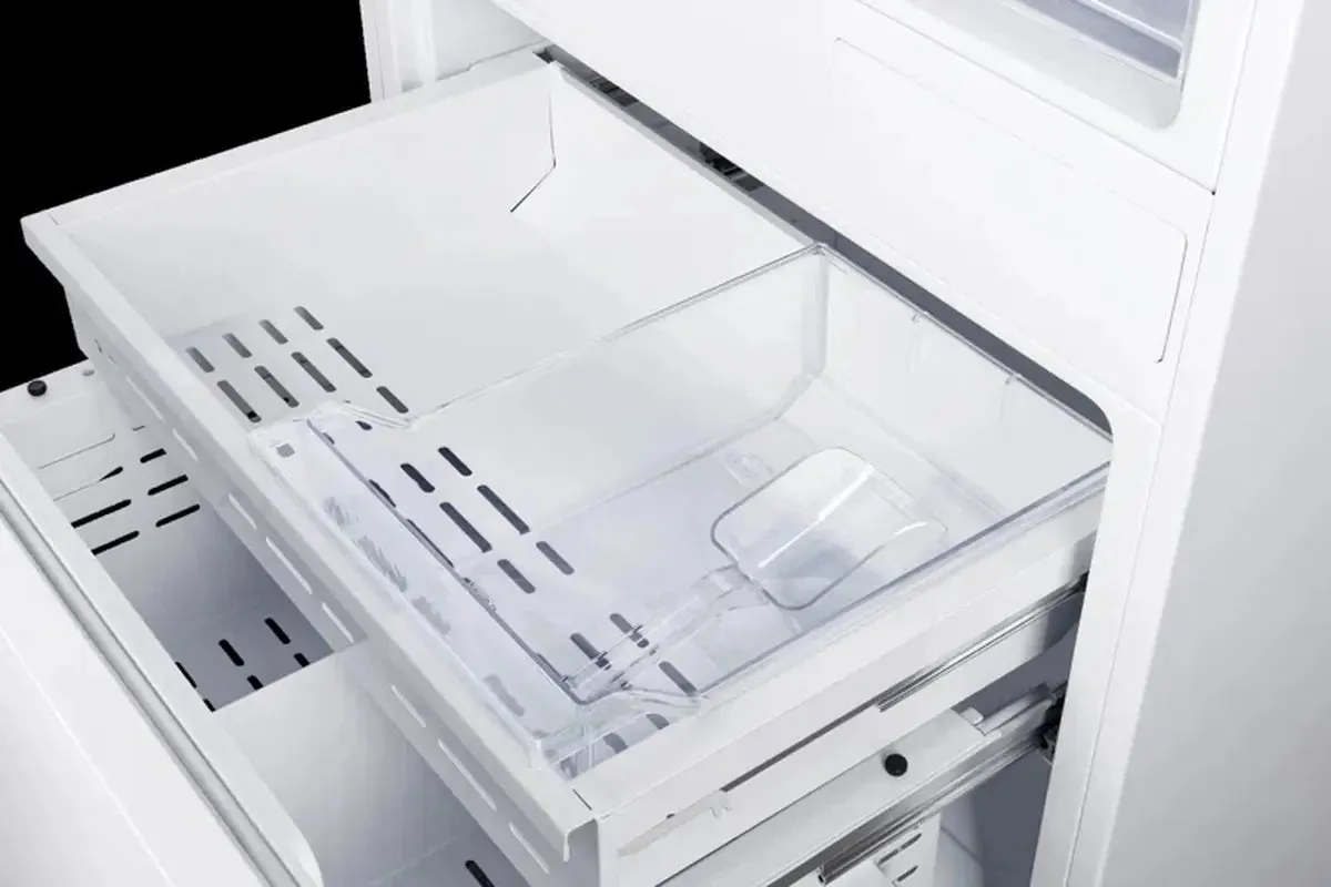 30" Built-In Refrigerator Rh-Hinge Classico Trim with Panel